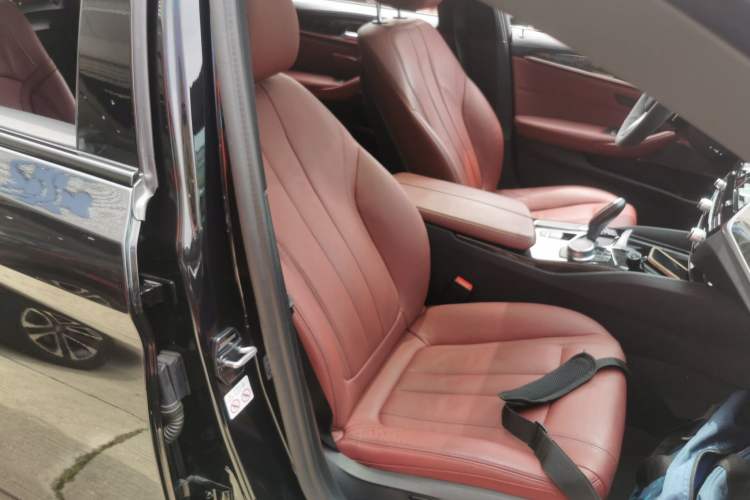 Used BMW 5 Series 2019 530Li Leading Model M Sport Package Right Front Seat