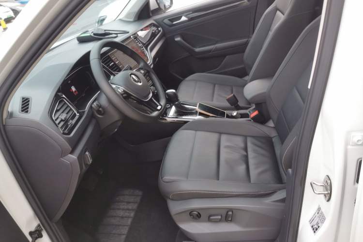 Used Volkswagen T-ROC 2022 280TSI DSG Two-Wheel Drive Comfort PLUS Left Front Seat