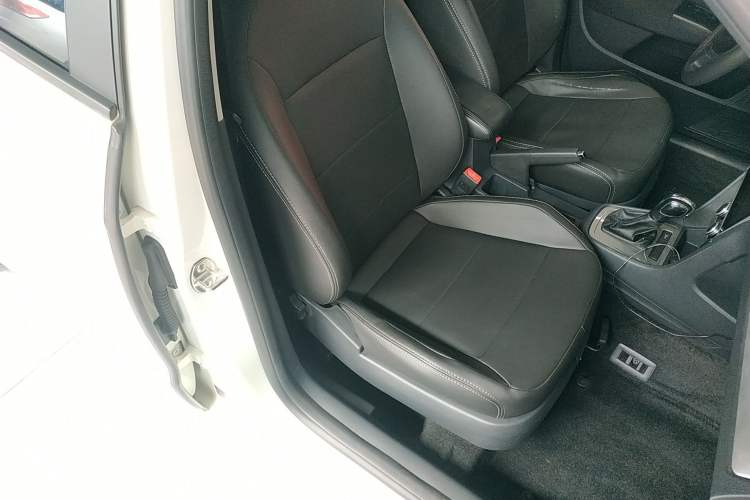 Used Volkswagen Lavida 2013 Revised Classic 1.6L Automatic Fashion Edition Right Front Seat