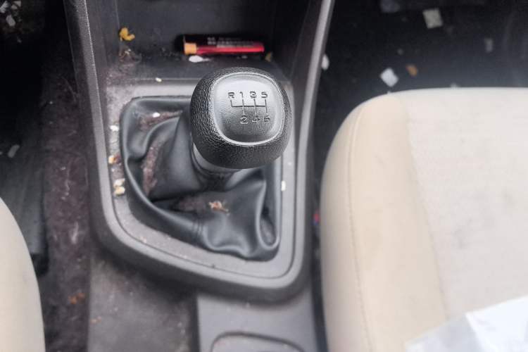 Used Wuling Hongguang V 2022 1.5L Jingqu Version Hydraulic Power Steering LAR Gear Lever