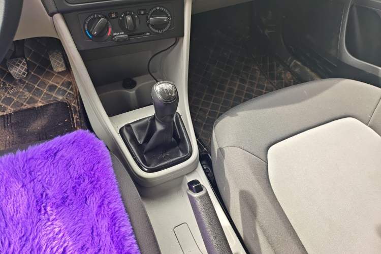 Used Skoda Rapid 2016 1.4L Manual Front-Wheel Drive Model Gear Lever