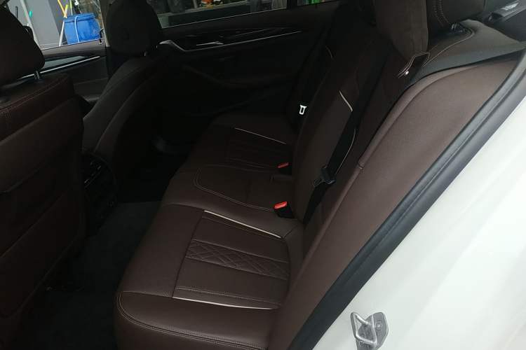 Used BMW 5 Series 2022 Restyled 525Li Luxury Package Left Rear Seat
