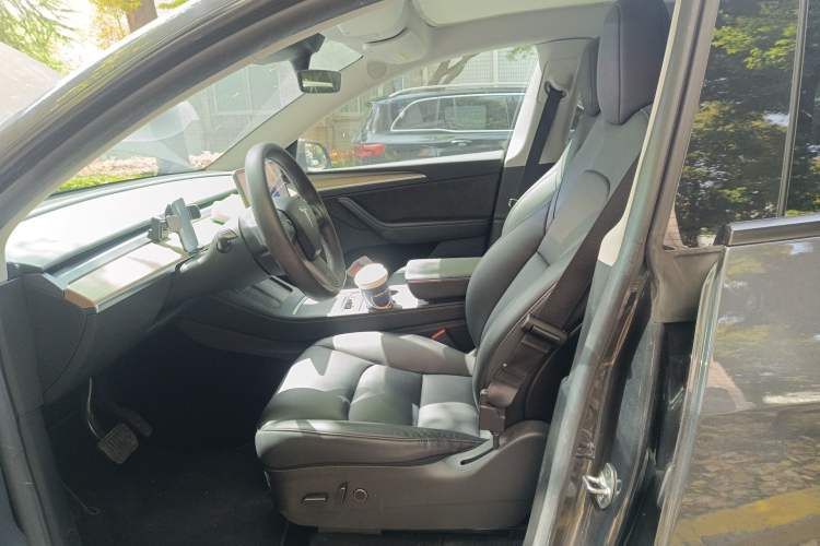 Used Tesla Model Y 2022 Rear-Wheel-Drive Version
