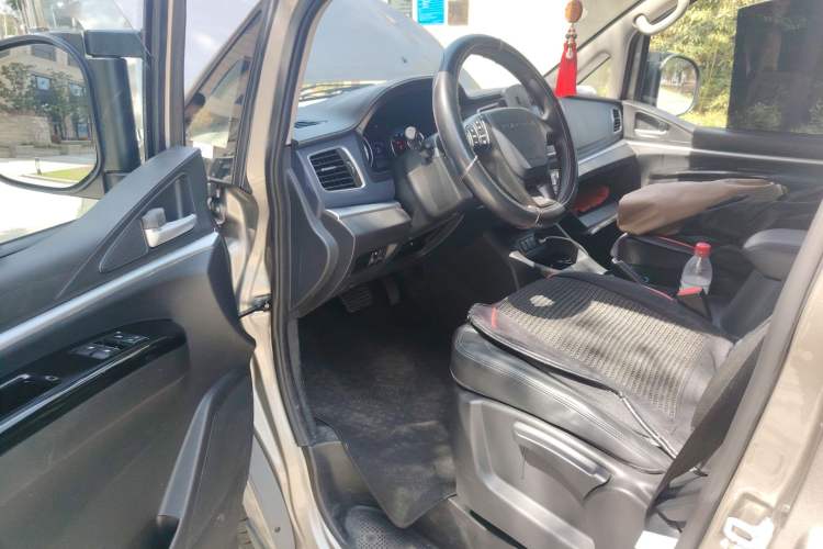 Used FORTHING Lingzhi M5 2022 Passenger Version Luxury Model 7 Seats Driver Seat