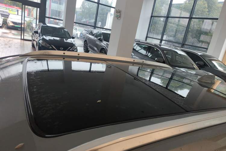 Used Cadillac XT4 2024 28T Two-Wheel-Drive Prestige Version Roof