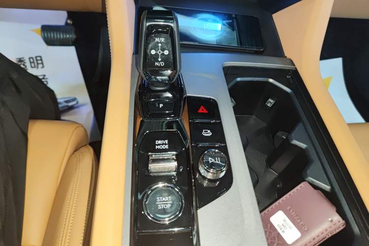 Used Lynk & Co 09 EM-P 2021 2.0T PHEV Halo Six-Seater Gear Lever