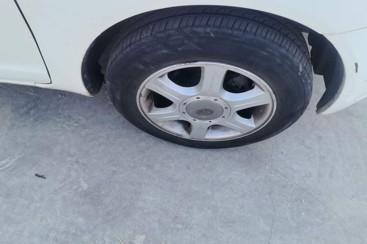 Used FAW Weizhi V2 2010 1.3L AMT Flagship Version Right Front Wheel Hub