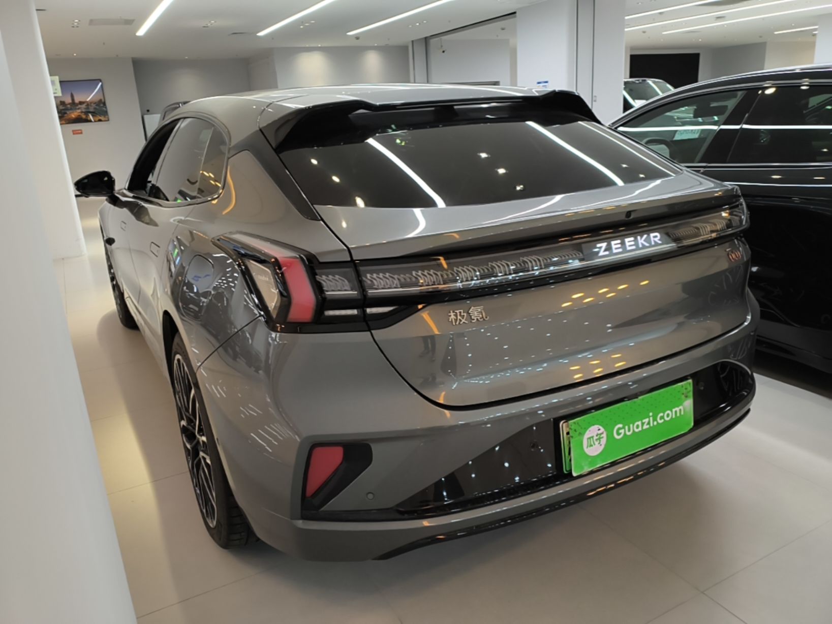 Zeekr 001 2025 YOU Edition 100 kWh All-Wheel Drive — снимка 4