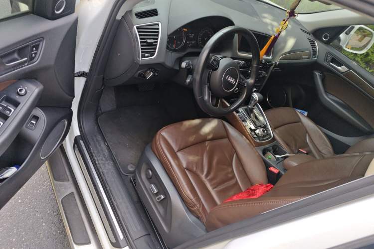 Used Audi Q5 2015 40 TFSI Comfort Model Driver Seat