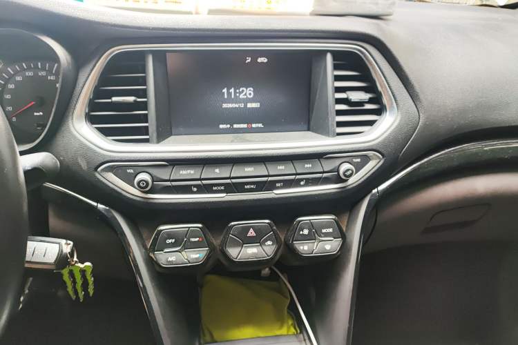 Used GAC Trumpchi GS4 2017 235T Manual Two-Wheel Drive Luxury Edition Audio And AC Panel