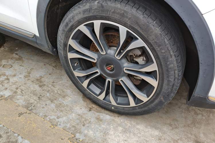 Used Hongqi HS5 2019 2.0T Smart Connect Flagship All-Wheel-Drive Version Right Front Wheel Hub
