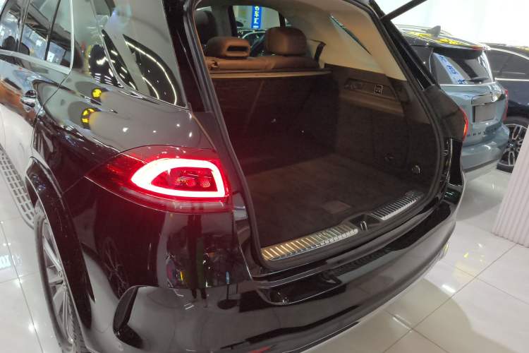 Used Mercedes-Benz GLE 2022 GLE 350 4MATIC Stylish Model Trunk