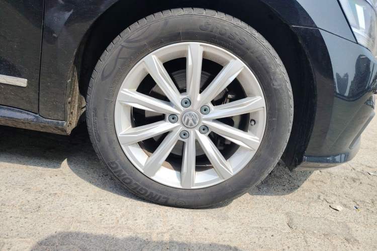 Used Volkswagen Passat 2017 330TSI DSG Luxury Edition Right Front Wheel Hub