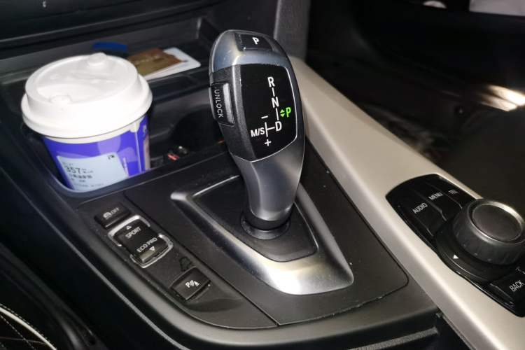 Used BMW 3 Series GT 2016 320i Fashion Model Gear Lever