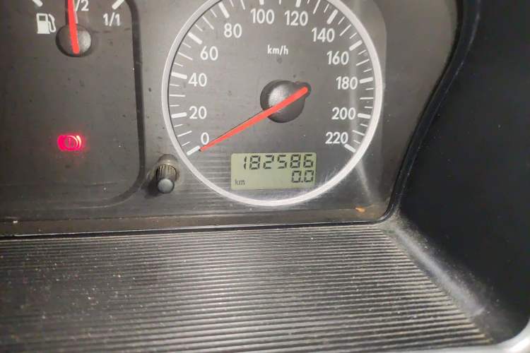 Used Volkswagen Santana Vista 2008 1.8L Manual Comfort Edition Odometer Close Up