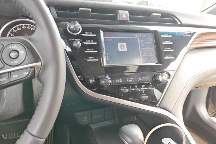 Used Toyota Camry 2018 2.0G Luxury Edition
