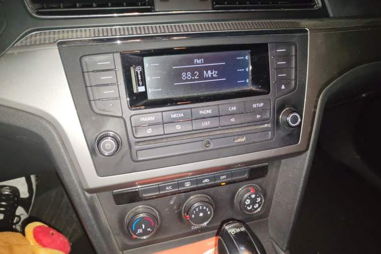 Used Volkswagen Lamando 2015 230TSI DSG Fashion Edition Audio And AC Panel