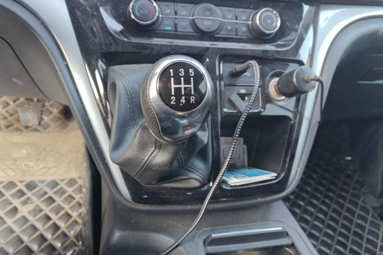 Used JAC Refine M3 2022 PLUS 1.8L 7-seater Standard Model Gear Lever