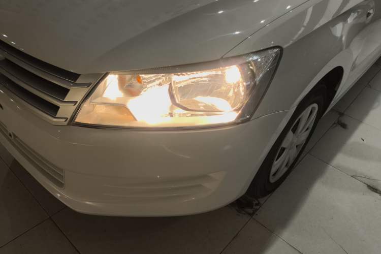 Used Volkswagen Santana 2015 1.6L Automatic Fashion Edition Left Front Headlight