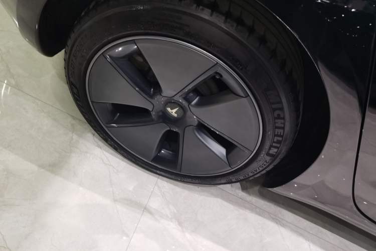 Used Tesla Model 3 2022 Rear-Wheel-Drive Version Right Rear Wheel Hub