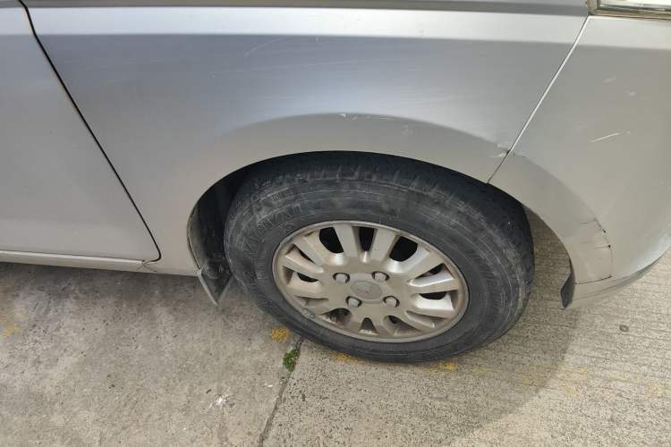 Used Wuling Rongguang V 2016 1.2L Standard Version Right Front Wheel Hub