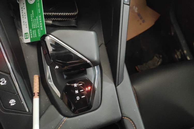 Used Lynk & Co 06 EM-P 2022 PHEV 84 km Range Pro Version Gear Lever