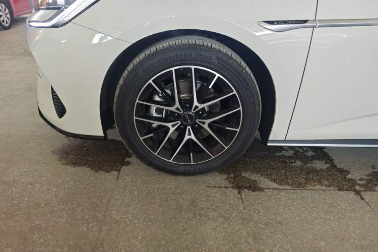 Used BYD Seal 2024 HONOR Edition DM-i 1.5L 121km Luxury Model Left Front Wheel Hub