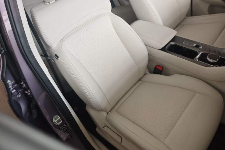 Used Wuling Xingyun 2023 2.0L DHT Flagship Edition Right Front Seat