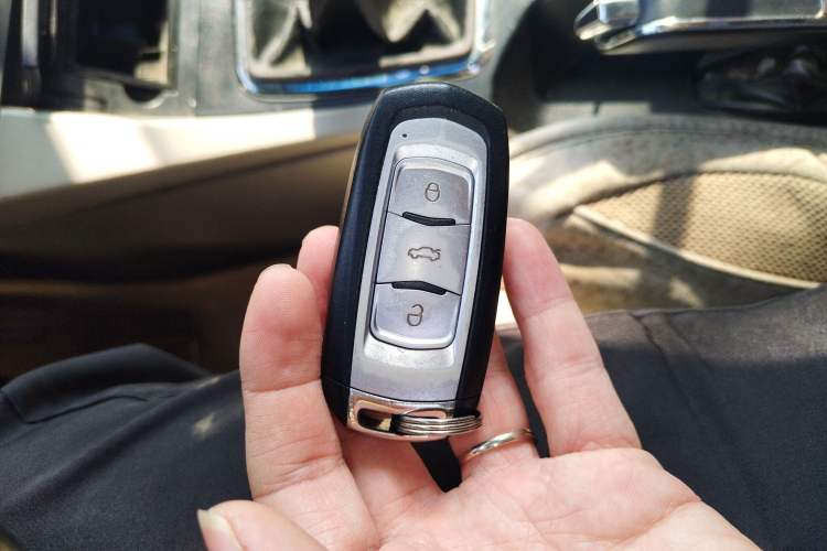 Used Geely Auto Emgrand 2015 Sedan 1.5L Manual - Top Trim Level Vehicle Key