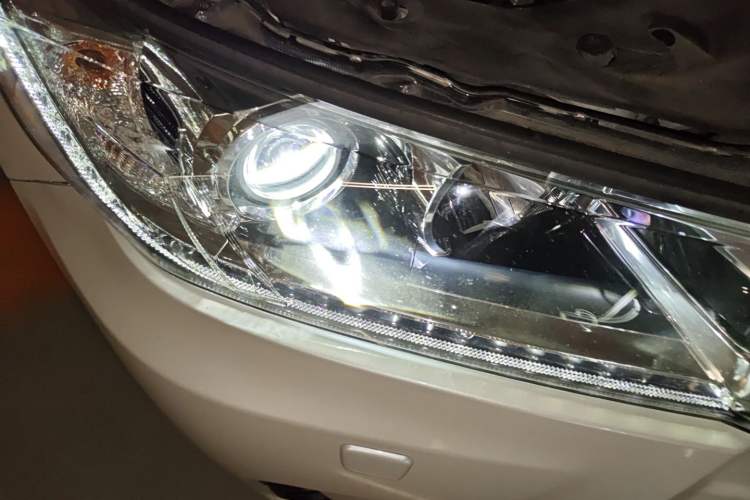 Used Toyota Highlander 2018 2.0T Four-Wheel Drive Supreme Edition 7-Seater China VI Right Front Headlight