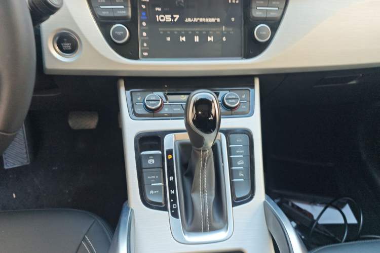 Used Geely Auto Emgrand X7 Sport 2018 1.8TD Automatic Two-Wheel Drive Smart Connect 4G Internet Edition
