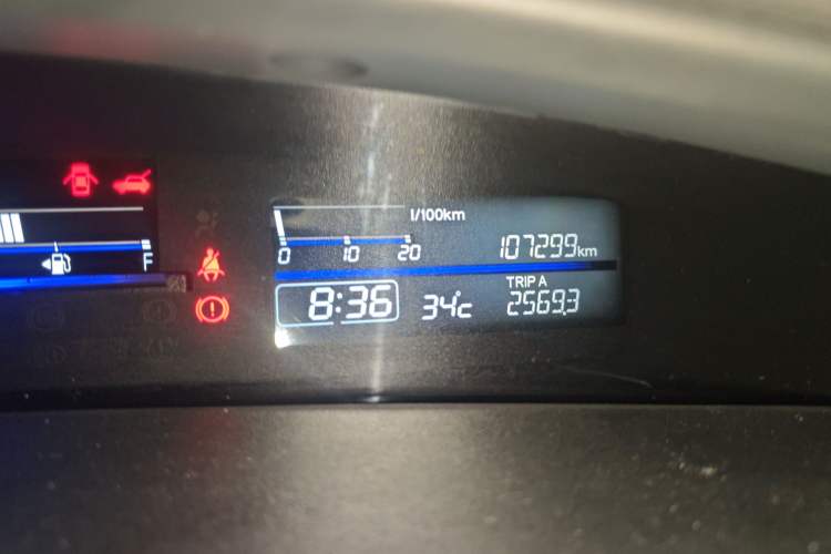 Used Honda Jade 2013 1.8L automatic Comfort version 5 seats Odometer Close Up