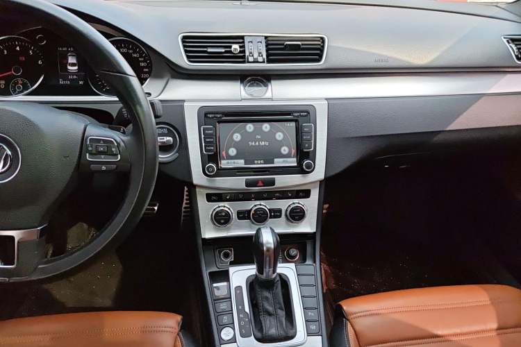 Used Volkswagen FAW-Volkswagen CC 2015 1.8TSI Luxury Model Audio And AC Panel