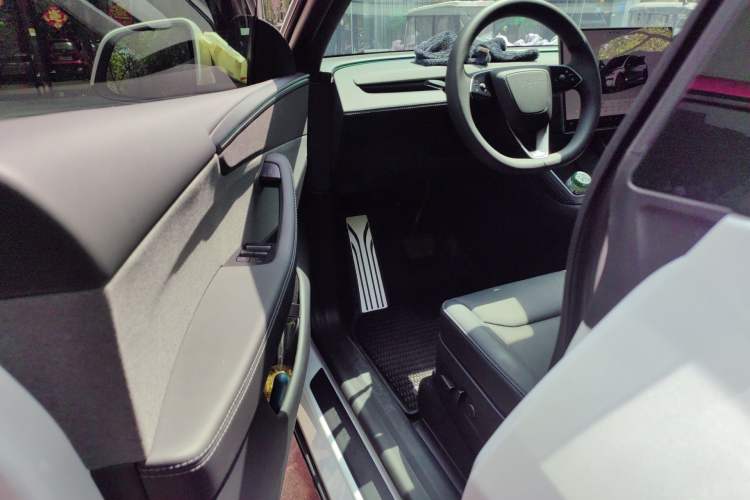 Used Tesla Model Y 2026 Facelifted Long-Range Rear-Drive Model Driver Seat