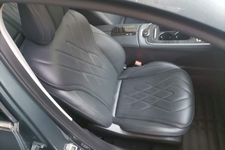 Used Fengyun A8L 2025 1.5 TGDI 145 km Luxury Version Right Front Seat