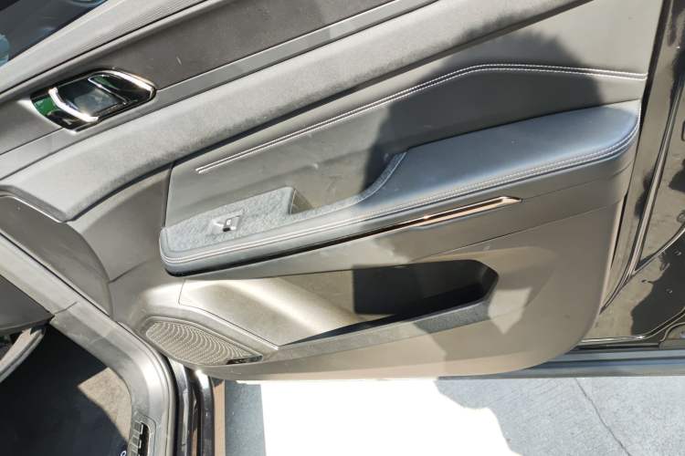 Used Lynk & Co 01 EM-P 2021 1.5TD PHEV Halo Interior 5