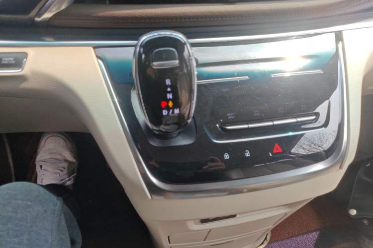 Used Buick GL8 2021 Land Cruiser Executive Class 652T Comfort Model Gear Lever