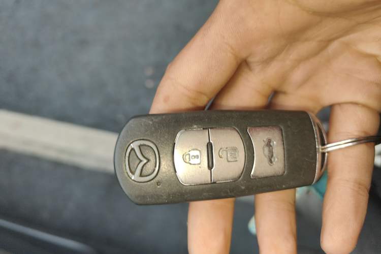 Used Mazda 3 Axela 2016 Sedan 1.5L Automatic Comfort Model