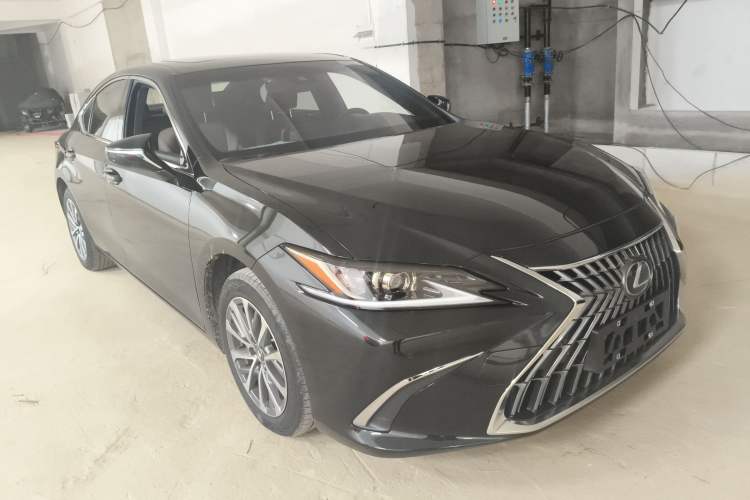 Used Lexus ES 2023 200 Excellence Edition

