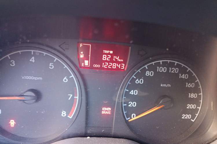 Used Hyundai Verna (older generation) 2010 Sedan 1.4L Manual Comfort GS Odometer Close Up