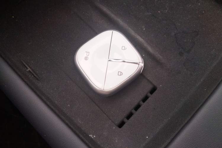 Used Baojun Enjoy 2025 Plug-in Hybrid 140km Luxury Edition
