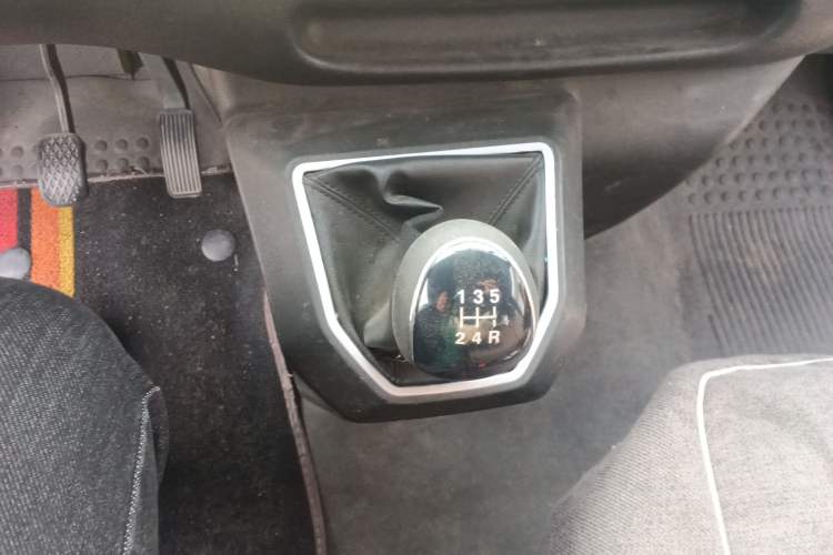 Used JMC Transit 2021 2.8T Space King Standard Version Long Wheelbase Mid-Height Roof Rear Single Tire 3-Seater Diesel China VI Emission Standard JX493
