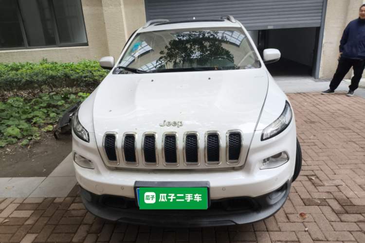 Used Jeep Cherokee 2016 2.0L Superior Edition Front