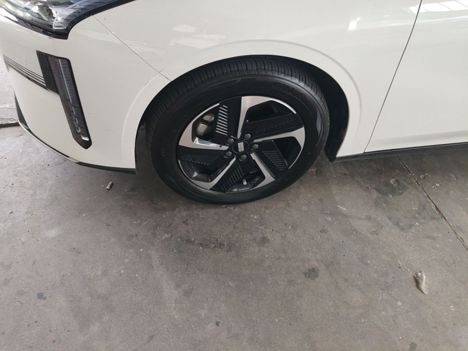 Geely Galaxy L6 2023 125km MAX — снимка 10