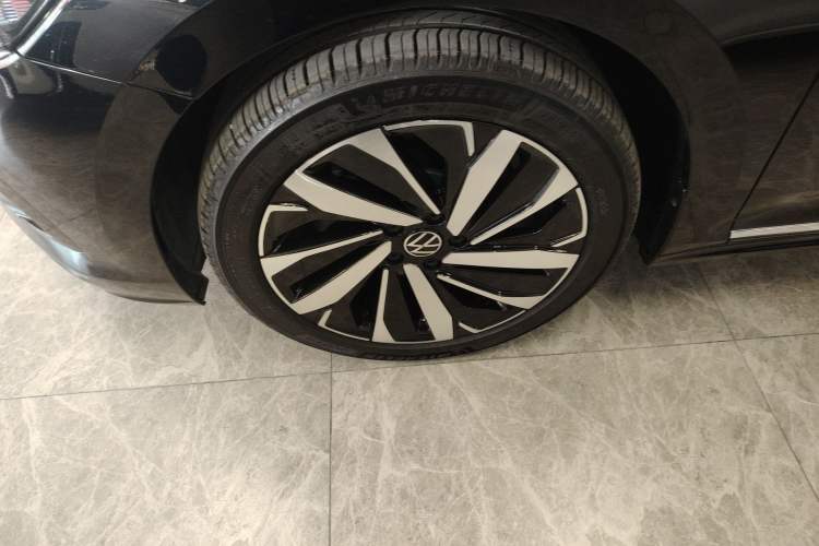 Used Volkswagen Passat 2023 Revised 330TSI Elite Edition Left Front Wheel Hub