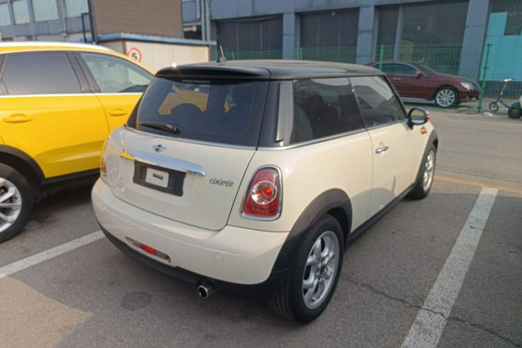 Used MINI 2011 1.6L COOPER Fun
