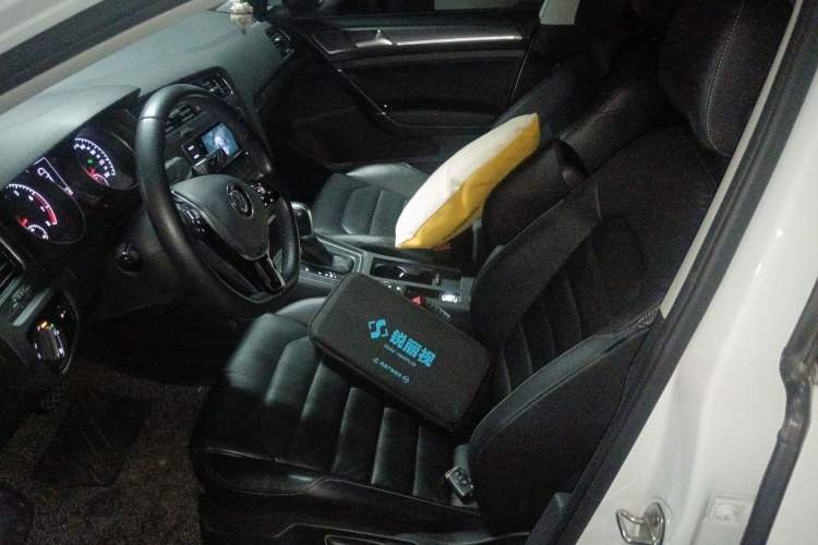 Used Volkswagen Golf 2016 230TSI Automatic Luxury Version
