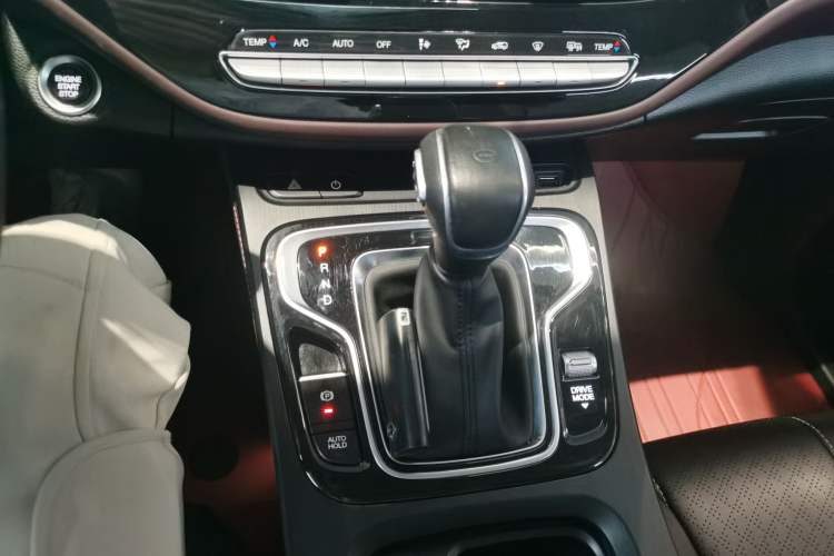 Used GAC Trumpchi M6 2021 270T DCT Prestige Edition (7-seater) Gear Lever