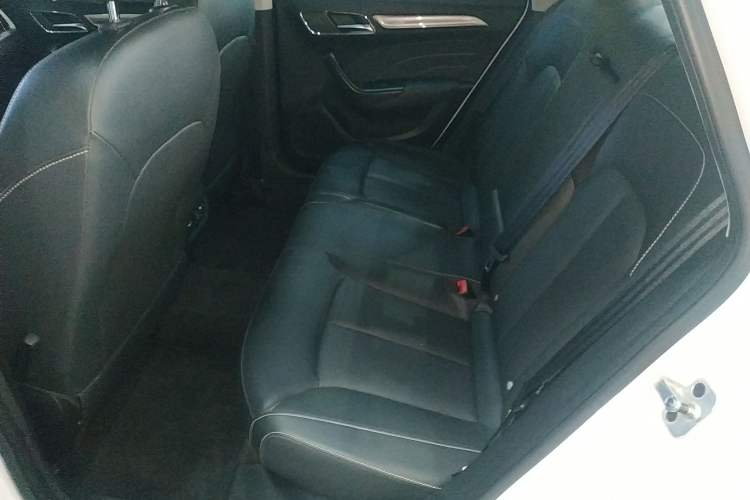 Used Roewe i6 2020 PLUS 1.6L CVT 4G Connected Glory Flagship Edition
