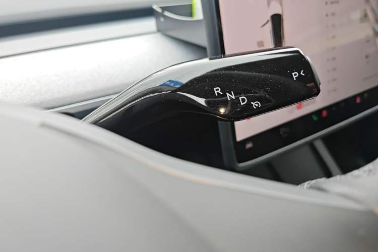 Used Tesla Model Y 2023 Rear-Wheel-Drive Version
